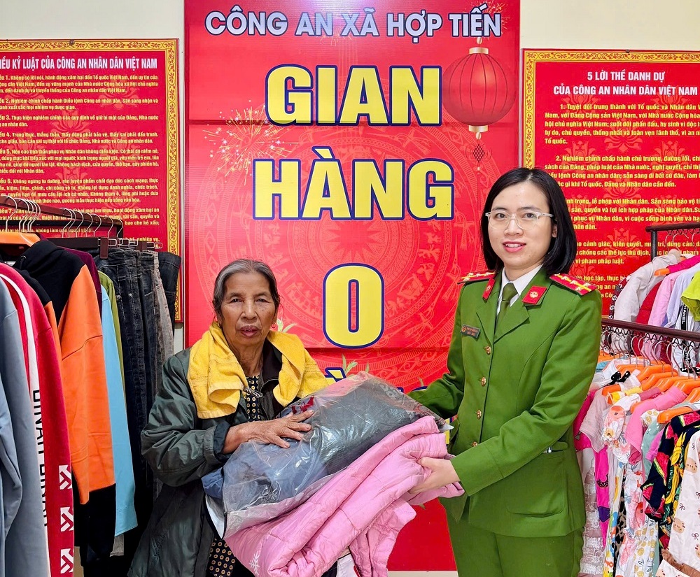 Công an xã Hợp Tiến: Lan tỏa yêu thương từ “Gian hàng 0 đồng”